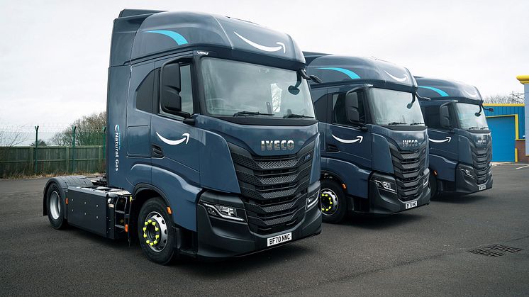 De 1.064 lastbiler kører med den seneste FPT Industrial Cursor 13 Natural Gas-motorer og er udstyret med 1052-liters CNG-tanke.