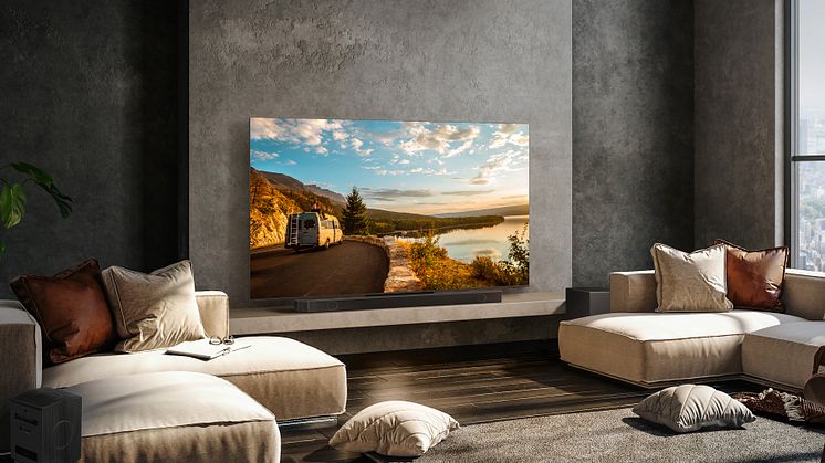 Lifestyle_NeoQLED-8K_QN900C_WithSoundbar
