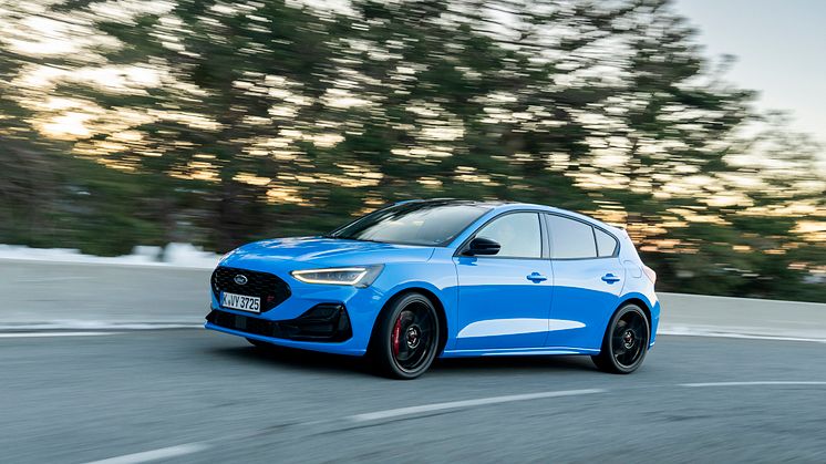 2024_FORD_FOCUS-ST_07.jpg