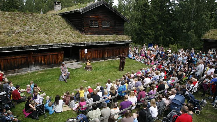 Folkemuseene har vært arena for publikumsopplevelser og kulturformidling i over 100 år. Hvordan oppleves de av publikum i dag? (Foto: Burny Iversen/Anno Glomdalsmuseet)