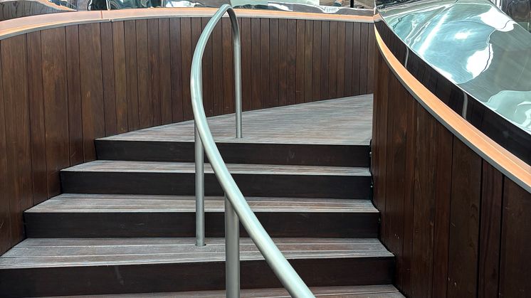 Kebony-Holztreppe im FENIX Museum: Nachhaltige Architektur, doppelte Helix, Design von MAD Architects in Rotterdam.