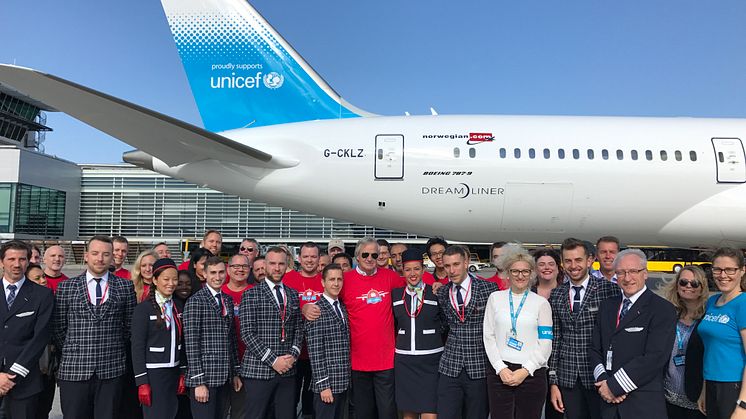 Norwegians koncernchef Bjørn Kjos med medarbetare inför avfärd mot Jemen 