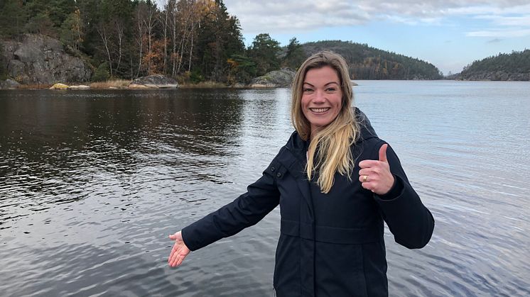 Lena Kempe, VD på Daftö Resort, på platsen där vrakdelar hittats