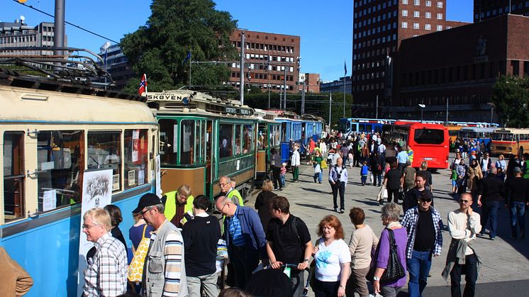 Bildet er fra Kollektivtrafikkens dag på Rådhusplassen i 2011. Foto: Håkon Kinck Borén