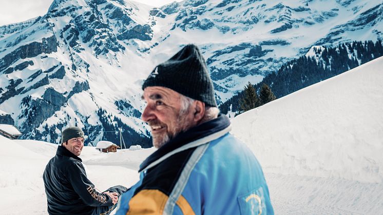Mit Liebe und von Hand fertigt Familie Morerod einzigartige Schlitten in Les Diablerets, Genferseegebiet.