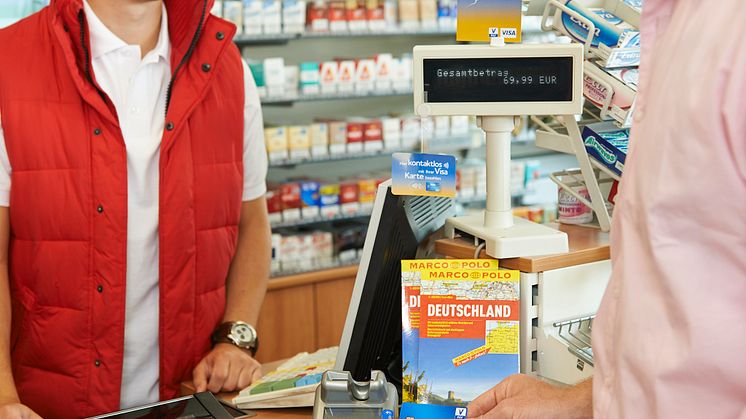 Kontaktloses Bezahlen mit V PAY - an der Tankstelle