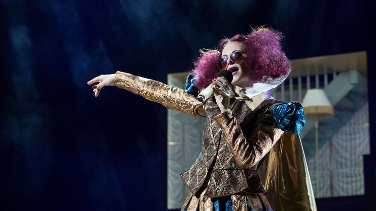 Bertine Zetlitz debuterer som komponist og låtskriver i oppsetningen «Som dere vil» som har premiere på Nationaltheatret 5. april. (Foto: Marte Garmann)