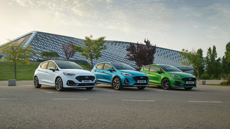 Ford esittelee uuden sähköistetyn ja entistä liitetymmän Ford Fiestan  
