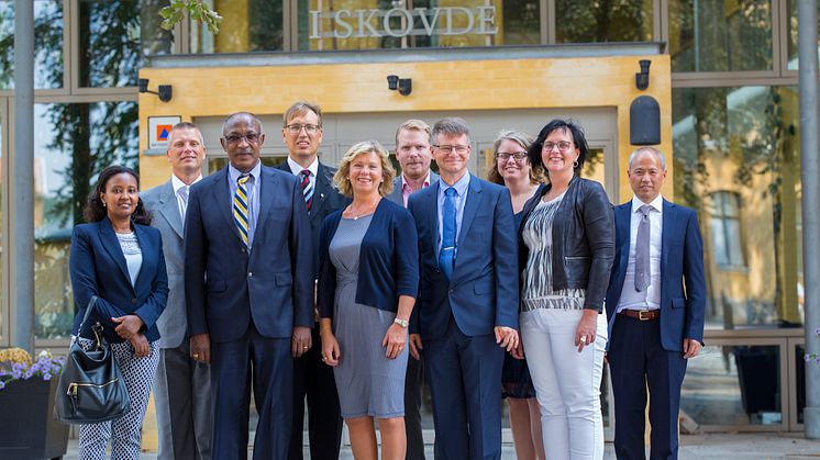 På bilden från vänster: Fireselam Teklemariam (Etiopiens ambassad), Mikael Harlén, Merga Bekana (ambassadör), Mikael Ejdebäck, Lena Mårtensson, Erik Bergström, Paul Hemeren, Kassie Sundin, Ulrica Johansson (Skövde kommun) och Jianguo Ding.