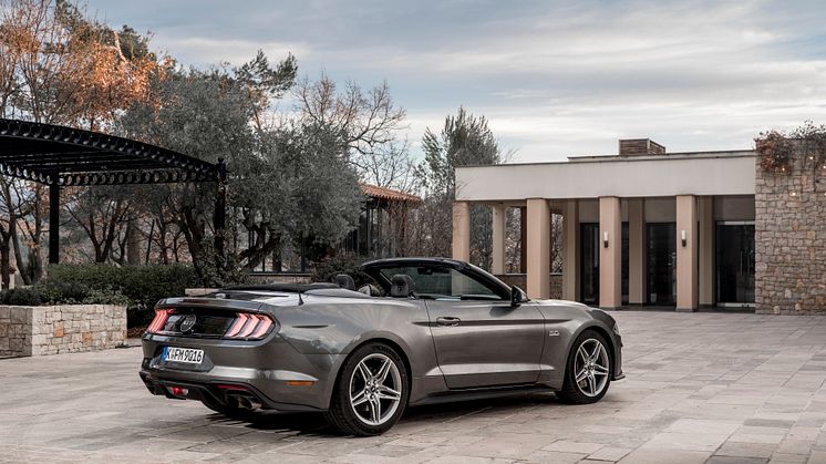 2018FordMustang_Magnetic_003