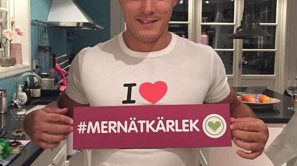 Simon Sköld stöttar Camilla Läckberg och sprider #mernätkärlek