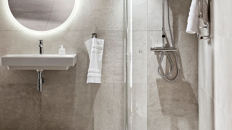 Lusso Xtra  duschvägg tillsammans med Bliss spegel