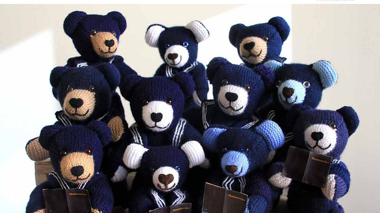 Bärenherz-Kalender 2015: Jeder Monat präsentiert bunte Strickbärchen in Aktion