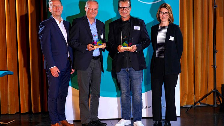 Freude und Stolz über den WWKULTURPREIS22 (v. l.): Jürgen Noch, WW, Hubertus Grimm, Bürgermeister Beverungen, Rembert Stiewe, Orange Blossom Special Festival, und Laudatorin Prof.in Dr.in Beate Flath.