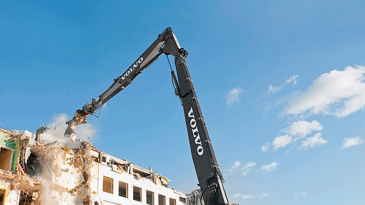 Volvos grävmaskiner med extra räckvidd är mästare på demolering