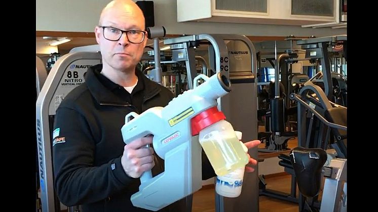 En av våra kollegor visar dig hur enkelt du desinficerar.