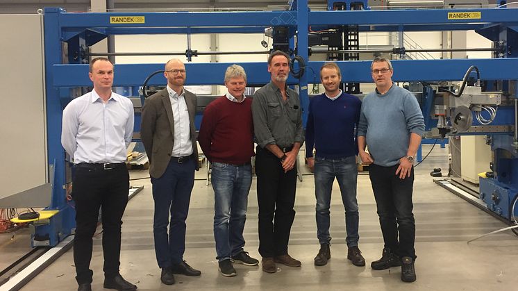 Randek och Lindbäcks har tecknat avtal om nya produktionslinjer för vägg och tak till Lindbäcks fabriker. 