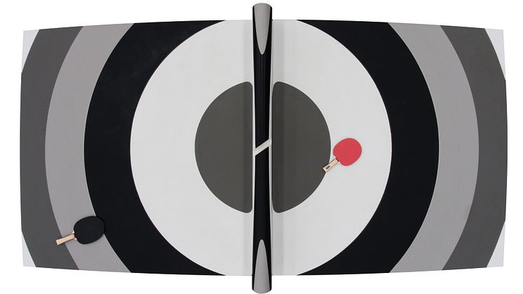 “10 LAYERS” är ett skulpturerat pingisbord utav Silestone®.