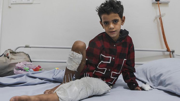 "Jag önskar att jag kunde leka med Mahmoud och att jag hade leksaker som jag kunde leka med utomhus. Men jag vill inte bli beskjuten" säger Omar