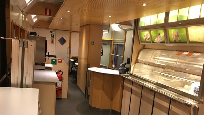 Den nya bistron kommer fyllas med goda varmrätter, sallader, smörgåsar, tilltugg och fika, mycket ekologiskt, samt en splitterny kaffemaskin, inför premiärturen.