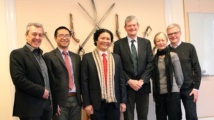 Vietnamesiska delegationen med svenska kollegor. Foto: Emelie Johnsson