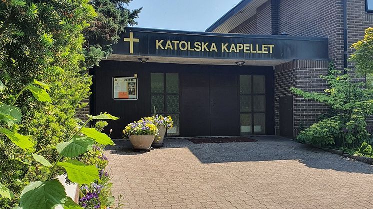 Sankt Andreas katolska församling är ett av de tiotalet trossamfund som tillsammans med Kristianstads kommun har bildat ett interreligiöst råd.
