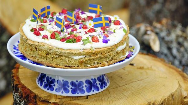 Syrentarta med rabarber .jpg