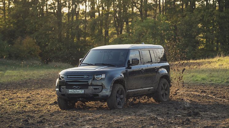 Land Rover Defender spiller hovedrolle i ny James Bond film