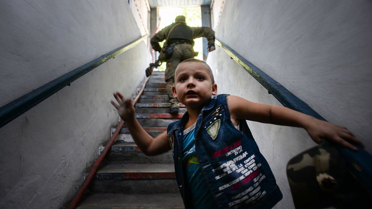 För att hjälpa barn och familjer som drabbats av konflikten i Ukraina så lanserar Tradera initiativet Stötta barnen i Ukraina till förmån för Rädda Barnen.