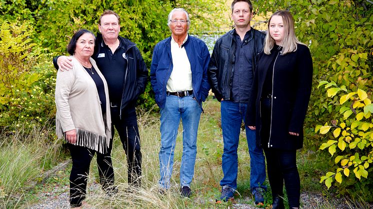 F.v: Else-Brith och Lars Värlander, Peter Andersson, Peter Andersson och den sistnämndes dotter Emilia Andersson. Foto: Rikard Samuelsson, Centrum för rättvisa. 