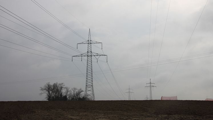 Störungen im Hochspannungsnetz: Bei Arbeiten an 110-kV-Hochspannungsleitungen wie diesen kam es heute zu Störungen. (Foto: Archiv)