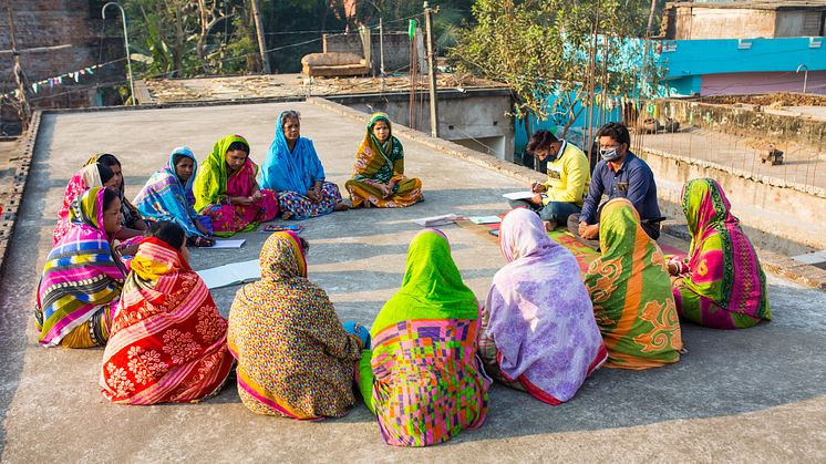 Swedish capital endorses women’s economic empowerment in rural India. Picture from a weekly meeting with a borrowers group.