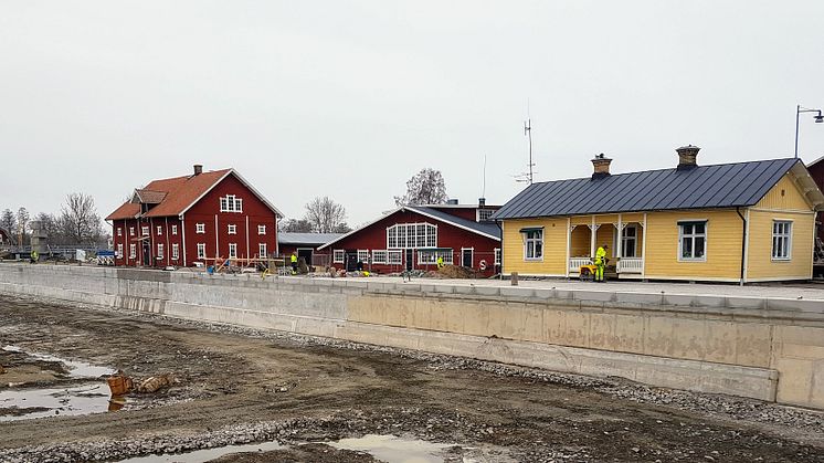 Mikael Damberg inviger den nya kajen i Sjötorp 2 maj 2018