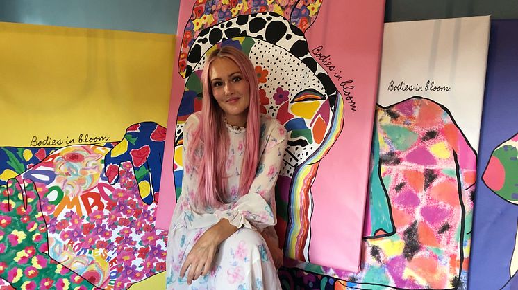 Astrid Wilson och Miss Clara låter kvinnan blomma ut i ny utställning