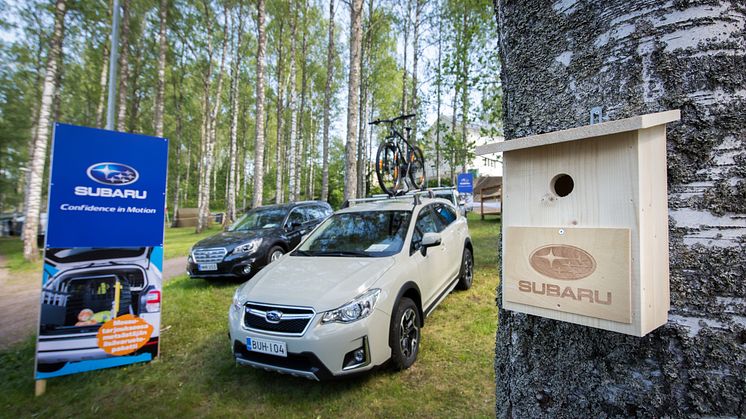 Subaru Nordic lähti YLE:n Miljoona linnunpönttöä -kampanjaan mukaan, asentamalla Kansainvälisten Erämessujen yhteydessä kolme ensimmäistä linnunpönttöä Riihimäen uimalanmäen koivikkoon. 