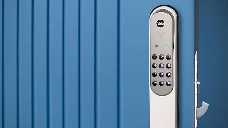 Yale Doorman vit på blå dörr