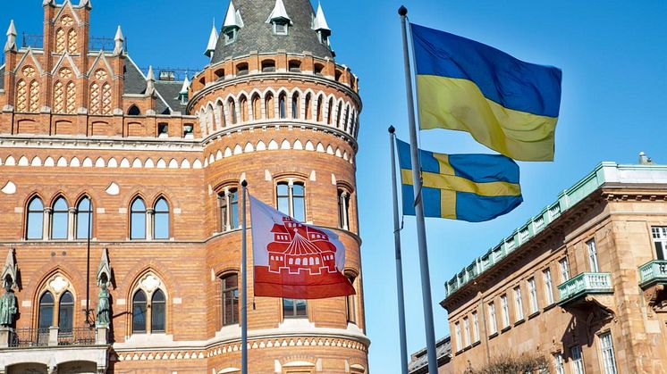 Staden kommer den 24 augusti att flagga med Ukrainas flagga på Stortorget. Därtill ska bland annat Varvsbron, Filborna vattentorn, Olympia samt Helsingborg Arena belysas i Ukrainas färger samt Ukrainas nationalsång spelas från klocktornet i rådhuset 