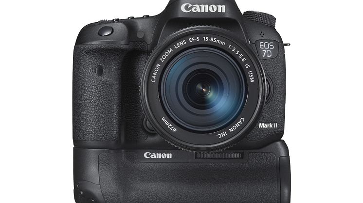EOS 7D MII EF-S18-135 STM   K359 FRT