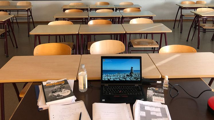 Bild från tomt klassrum