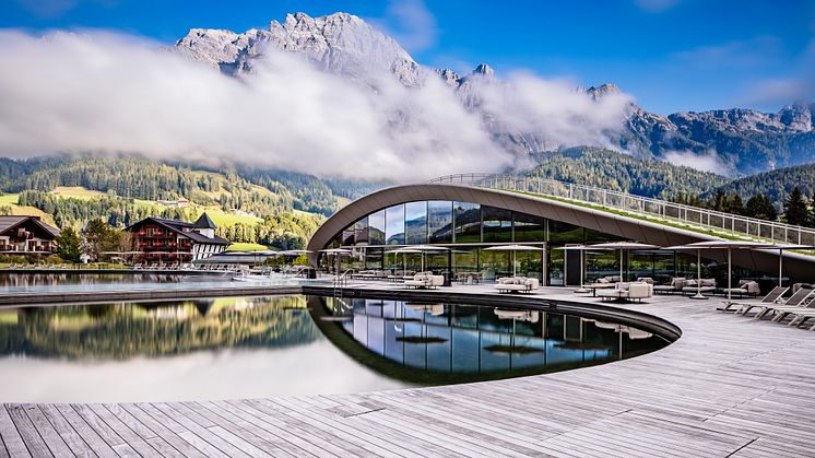 Wellness Terrasse mit Holz: „ATMOSPHERE by Krallerhof