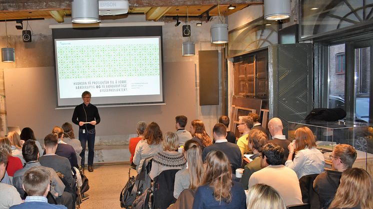 NGBC arrangerte i dag frokostmøte om prosjektledelse og BREEAM til en fullsatt sal i Kongens gate 1. Anders Nohre-Walldèn ønsker velkommen.