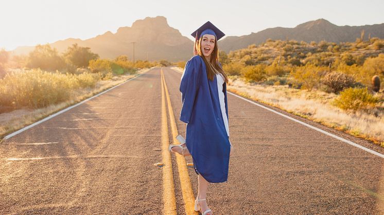 Bando a study per l'assegnazione di 2 borse di studio del valore di 5000€ ciascuna per frequentare un semestre o un anno scolastico all'estero durante l'anno scolastico 2025/26