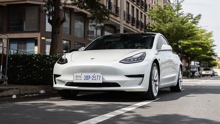 Bentley, Ferrari och Tesla – Lyxbilarna med dyrast försäkringar