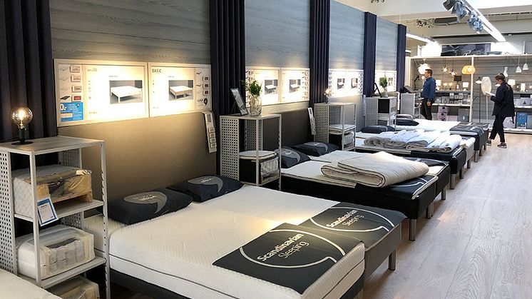 Pe 7 noiembrie, JYSK România, retailerul scandinav de mobilier și decorațiuni pentru casă, parte a grupului JYSK, inaugurează cel de-al 79-lea magazin din țară în Zalău. JYSK Zalău are o suprafață totală de 1300 mp și se află pe Strada Mihai Viteazu 
