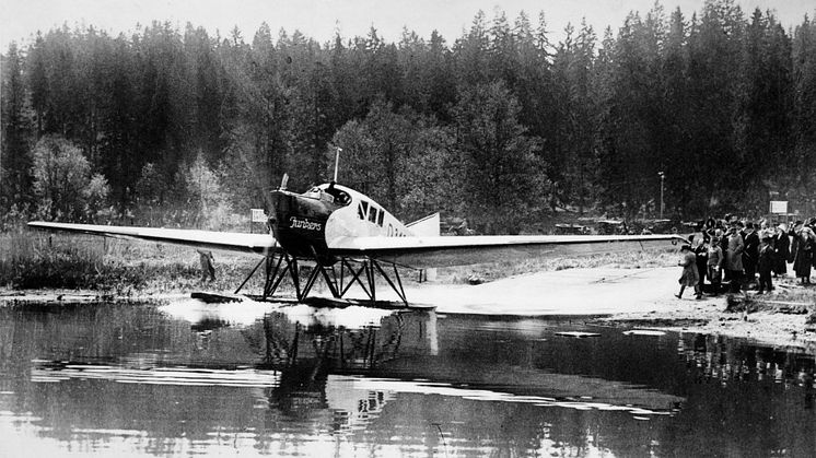 Junkers F13 pontonplan på väg mot Helsingfors, 2 juni 1924