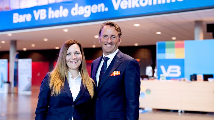 Fra venstre: Salgs-og markedssjef Stine Anda Pedersen og daglig leder Øystein Kjellsen som var strålende fornøyde med rekordoppslutningen på VB Dagene