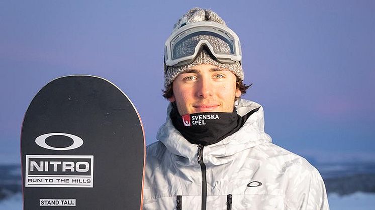 Gabriel Almqvist tar silver i big air i franska Font Romeu. Foto: Jörgen Medman