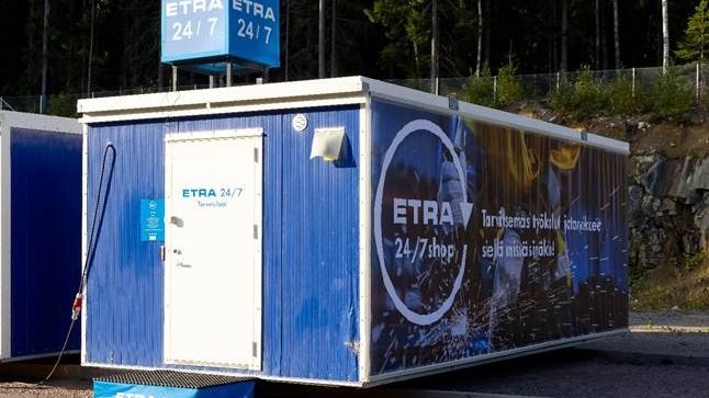 En av många leveranslösningar hos Etra är en så kallad ”on-site-container”, i princip en mobil järnhandel som ställs ut på exempelvis byggen eller industrier