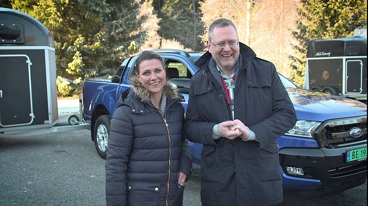 Klar for konkurranse: Partner i Hest360, prinsesse Märtha Louise, og administrerende direktør i Ford Motor Norge, Per Gunnar Berg utfordrer hele Norge til ryggekonkurranse.