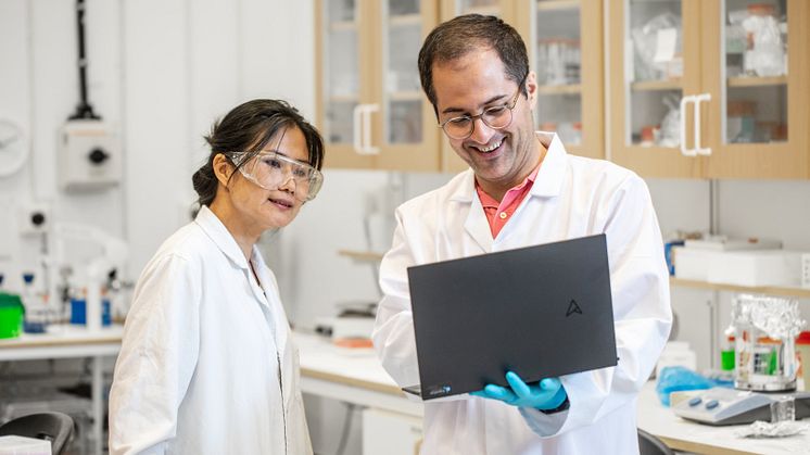 Labwork 2- From left: Thuy Tran, Motasam Majedy.jpg